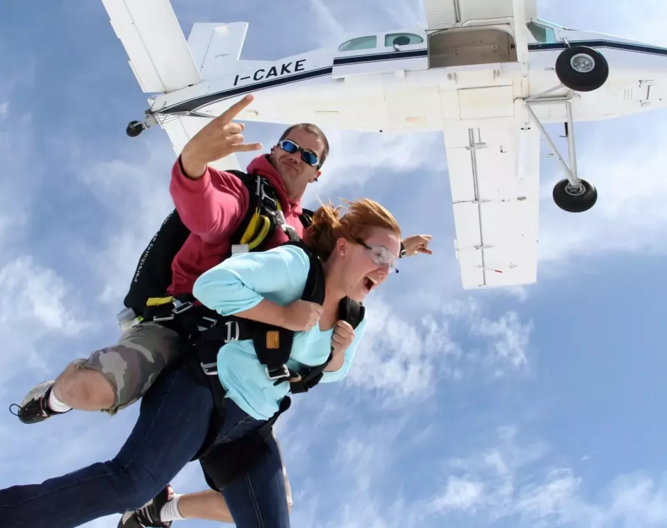 Saut en tandem parachute dans les hautes-Alpes avec Alpes idées séjours