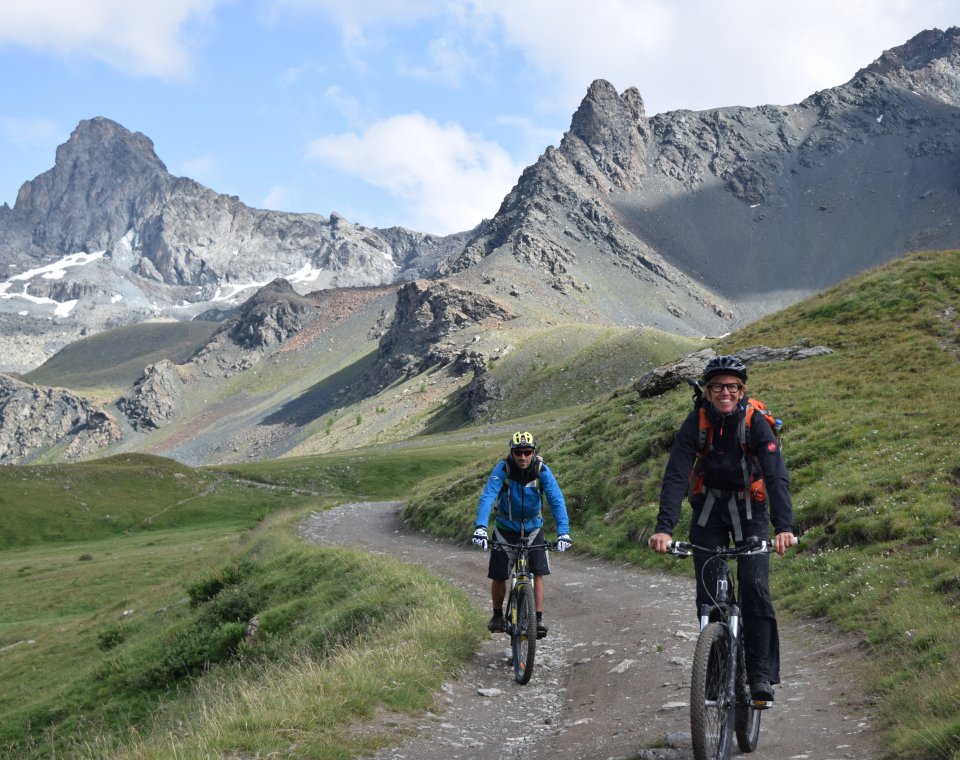 VTT électrique dans les Alpes du Sud avec Alpes idées séjours