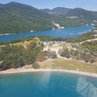 Vol hydravion sur le lac de Serre-Ponçon dans les Hautes-Alpes