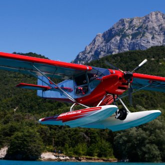 Vol hydravion sur le lac de Serre-Ponçon dans les Hautes-Alpes