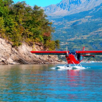 Vol hydravion sur le lac de Serre-Ponçon dans les Hautes-Alpes