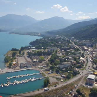 Vol hydravion sur le lac de Serre-Ponçon dans les Hautes-Alpes