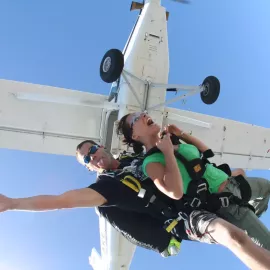 Saut en tandem parachute dans les hautes-Alpes avec Alpes idées séjours